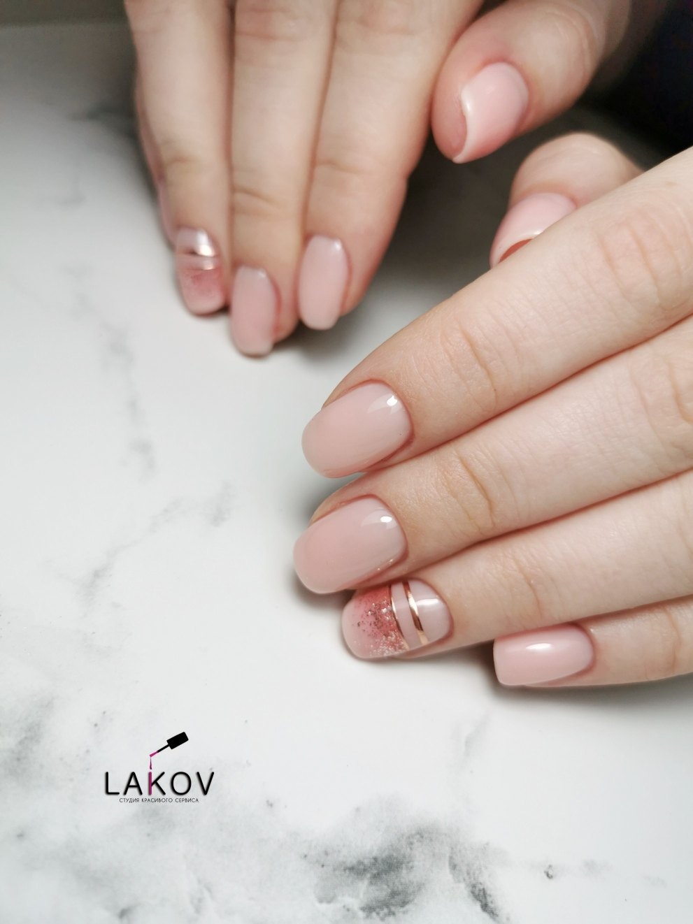 Маникюр LAKOV